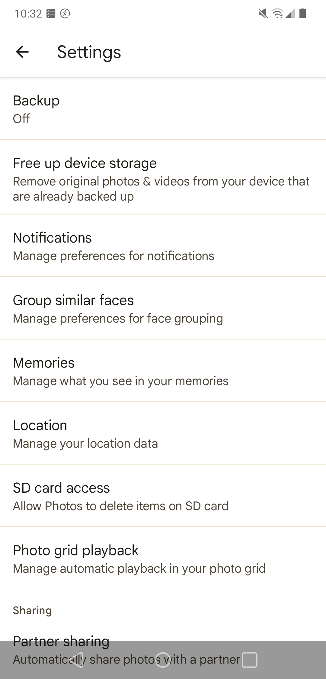 Disabling automatic backup in Google Photos.