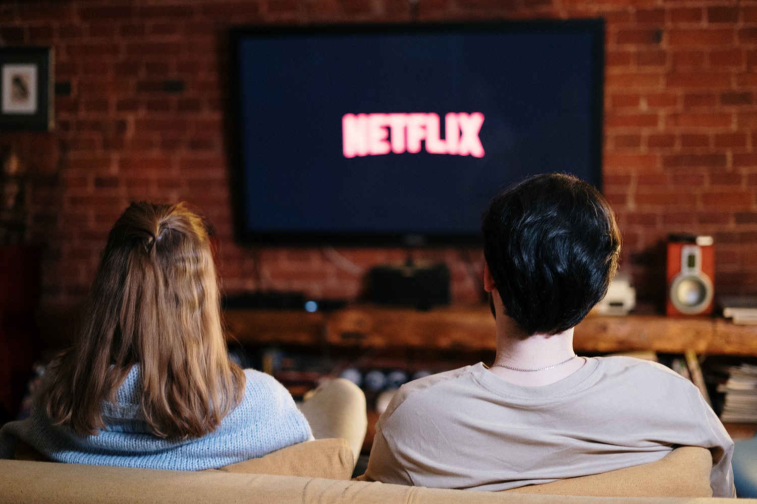 By utilizing cloud computing, Netflix can deliver its services to subscribers using various devices located around the globe and ensure your favorite series streams smoothly and in glorious full HD.